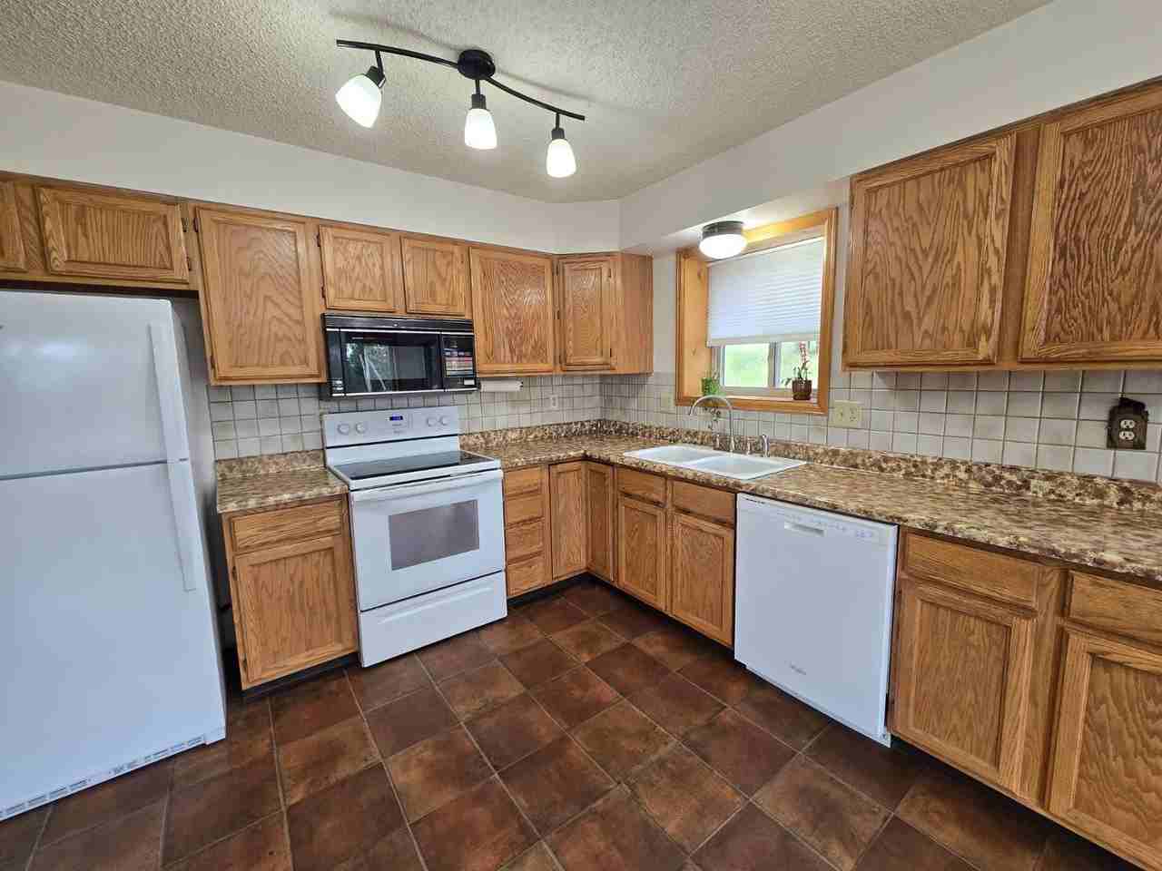 1201 Telemark Dr - Photo 7 of 34