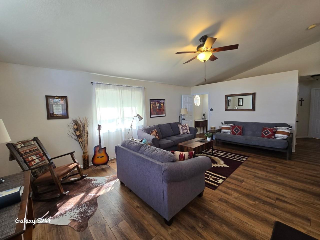 81 Loafers Ln - Photo 2 of 37