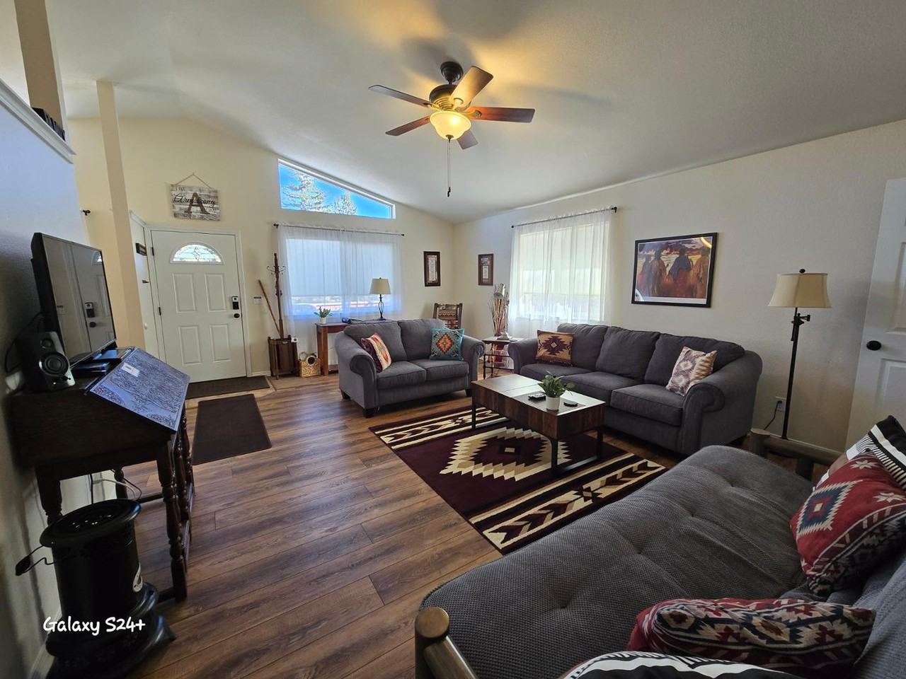 81 Loafers Ln - Photo 3 of 37