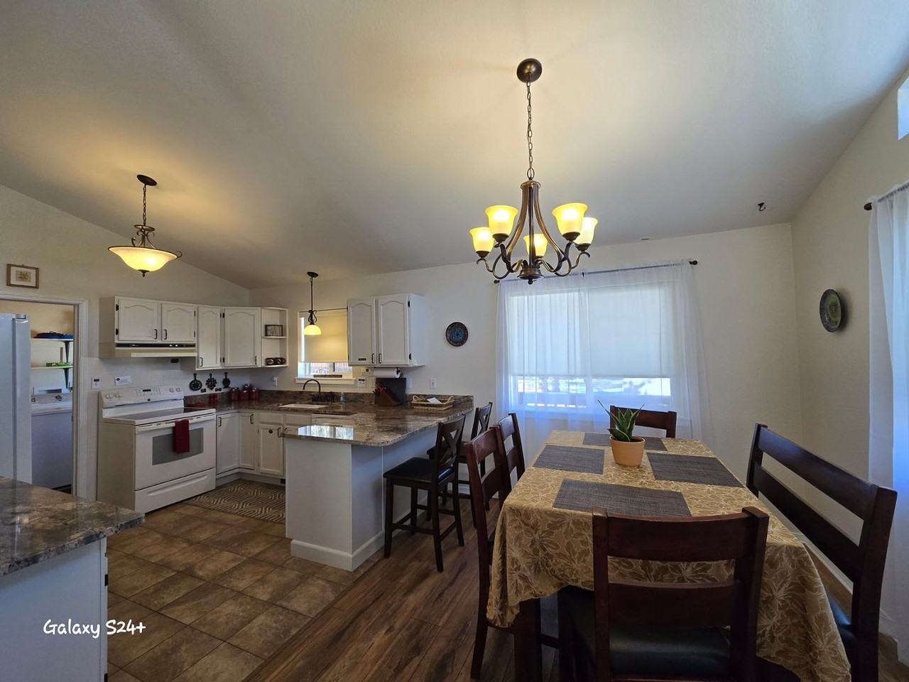 81 Loafers Ln - Photo 5 of 37