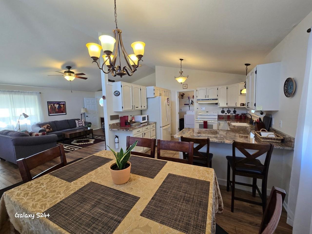 81 Loafers Ln - Photo 7 of 37