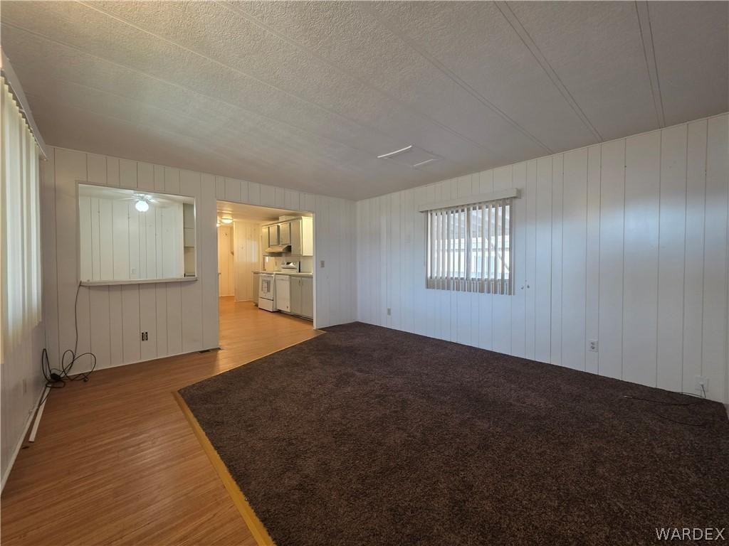 546 Roadrunner Dr - Photo 4 of 11