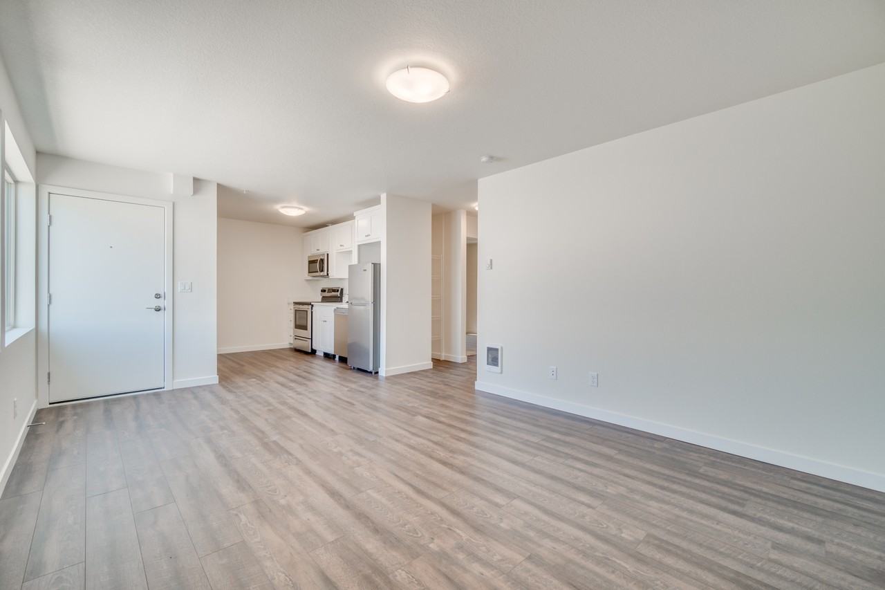 2720 Se Steele St #4 - Photo 5 of 17