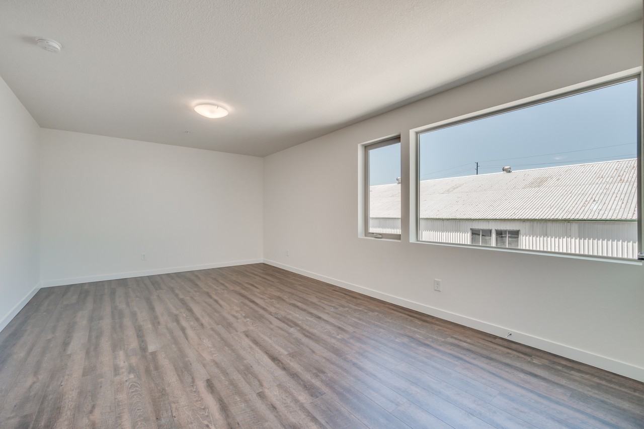 2720 Se Steele St #4 - Photo 6 of 17