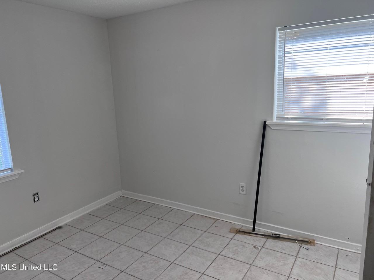 102 Carson Dr - Photo 5 of 11