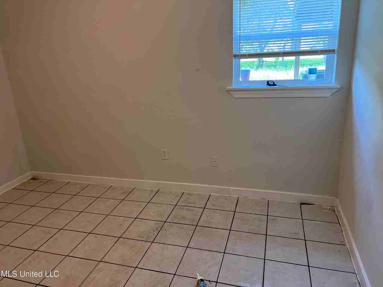 102 Carson Dr - Photo 6 of 11