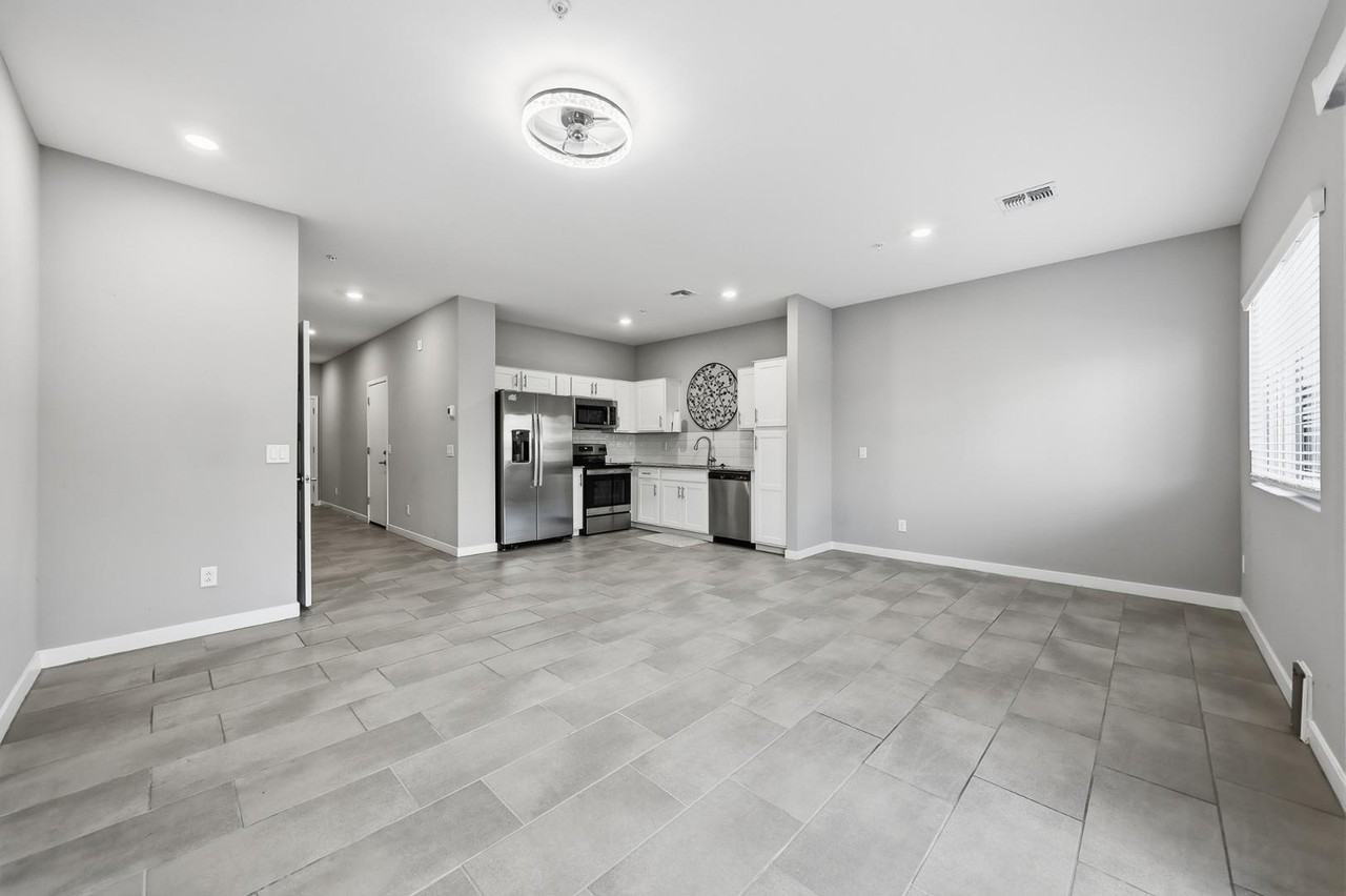 8347 N 22nd Dr - Photo 2 of 10