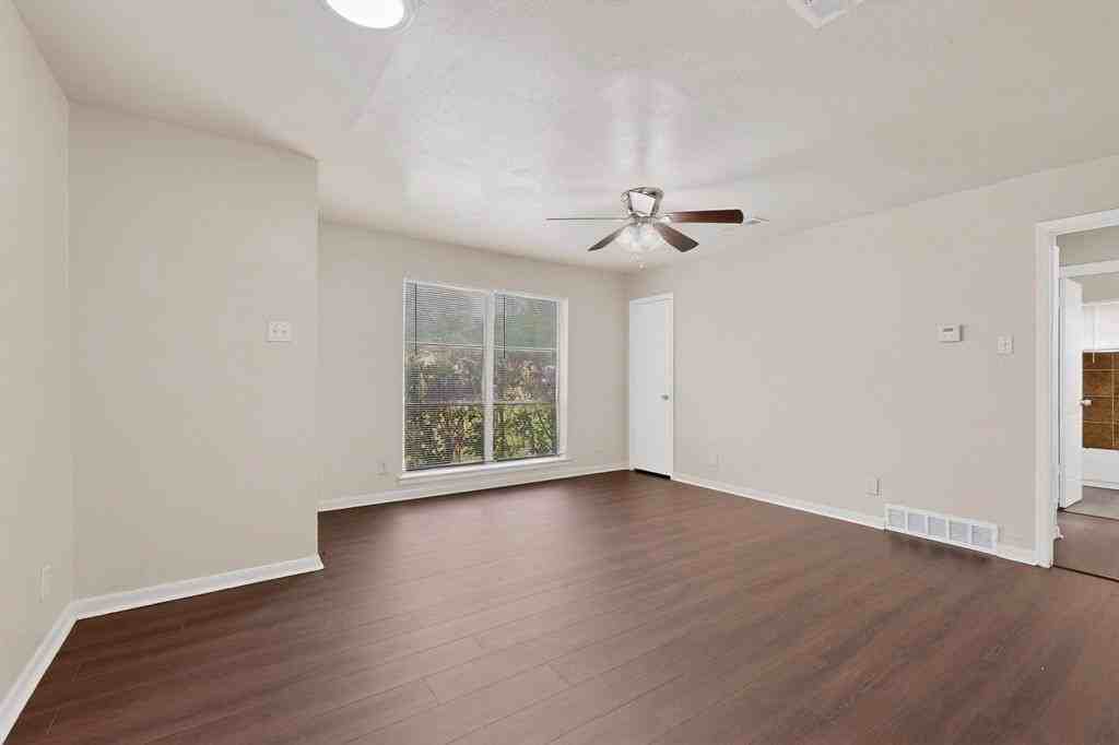 726 Jadewood Dr - Photo 7 of 36