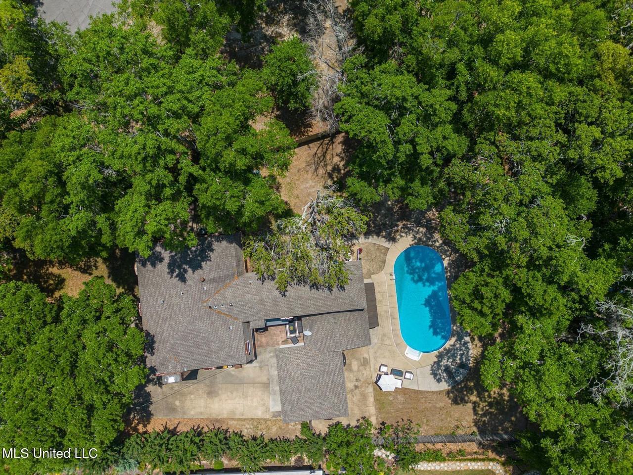 311 Westview Dr - Photo 2 of 48