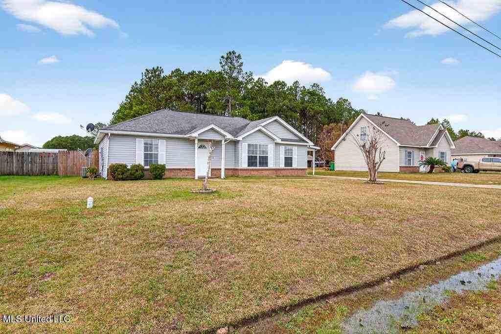 10617 Maple St - Photo 2 of 34