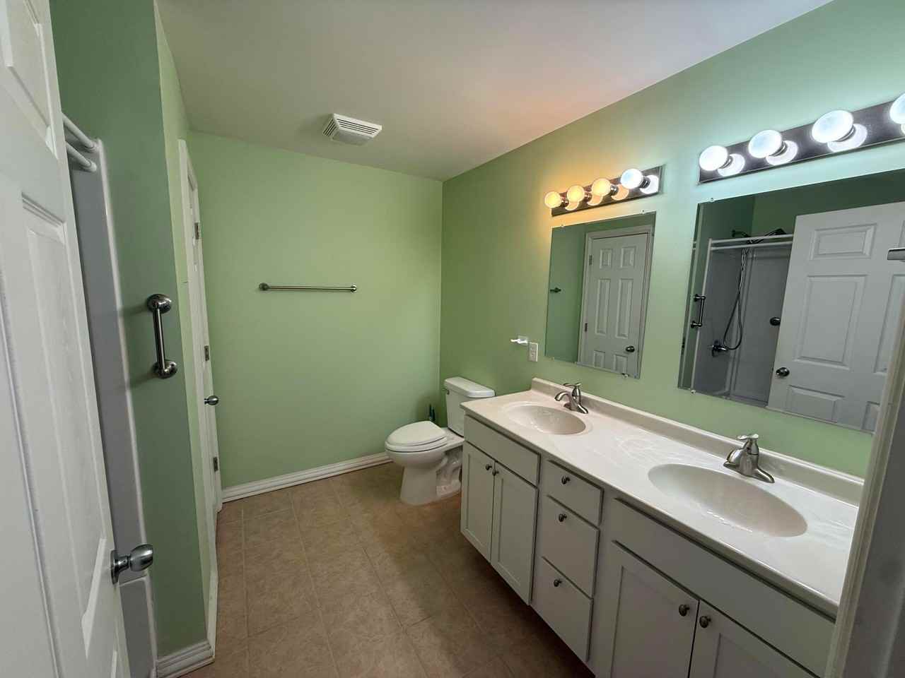 94 Riviera Dr - Photo 2 of 14