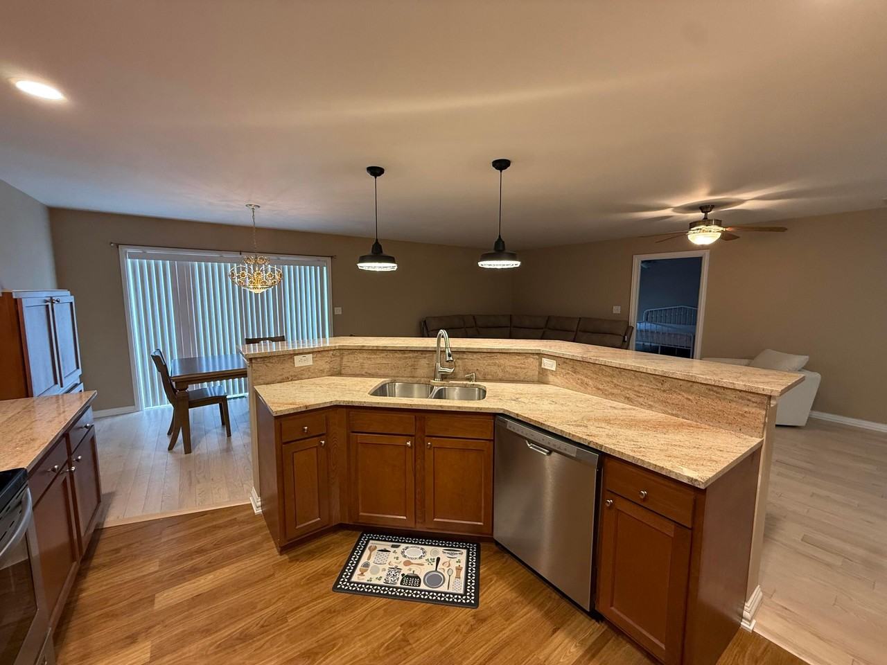 94 Riviera Dr - Photo 3 of 14