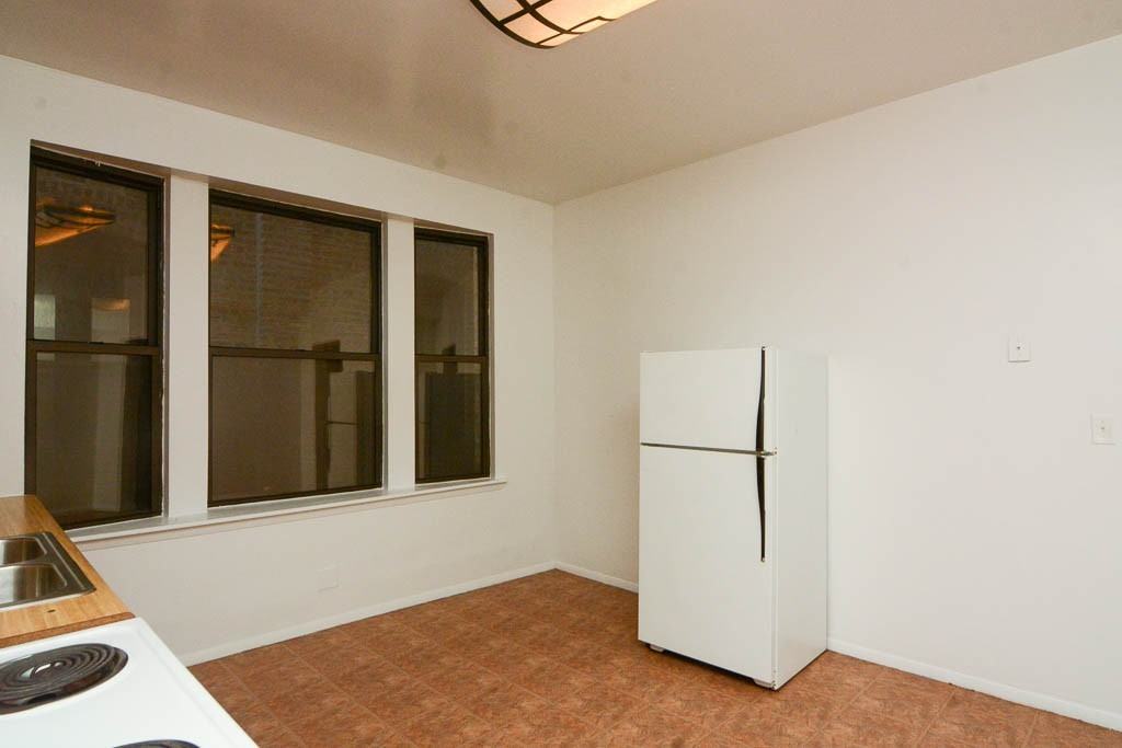 2323 N Kedzie Blvd #2 - Photo 3 of 21