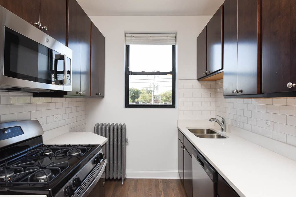 2418 N Sawyer Ave #2W - Photo 2 of 21
