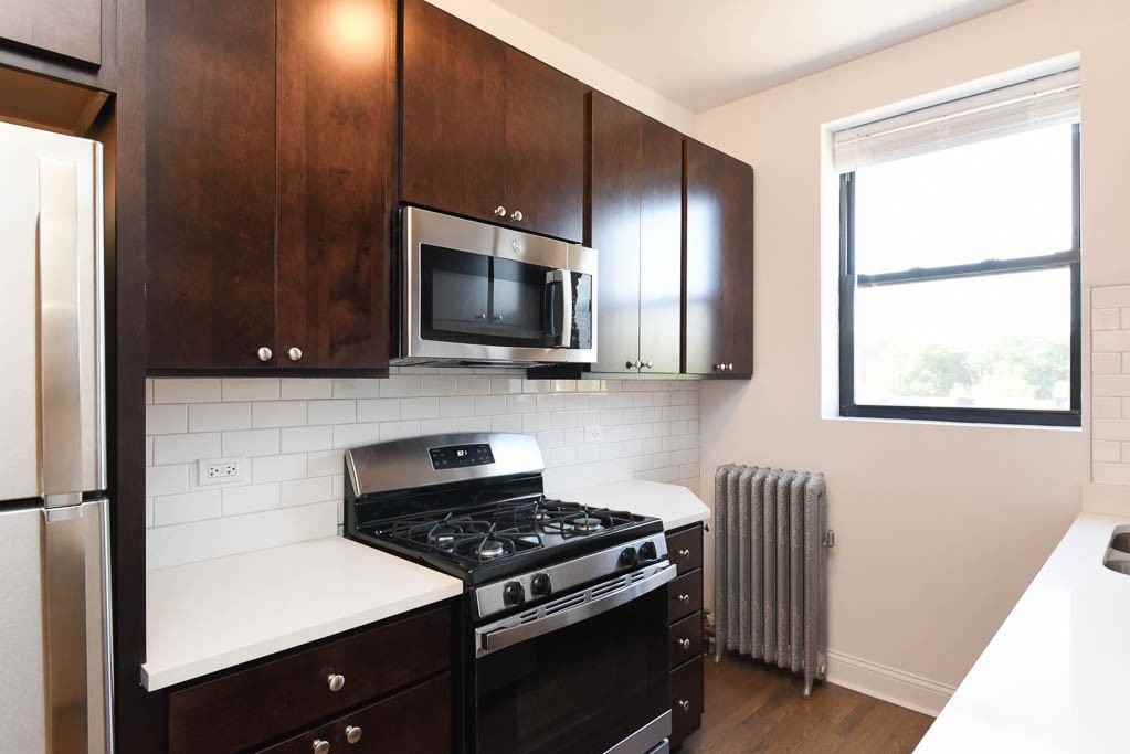 2418 N Sawyer Ave #2W - Photo 3 of 21