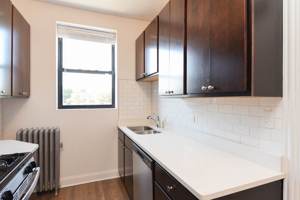2418 N Sawyer Ave #2W - Photo 4 of 21