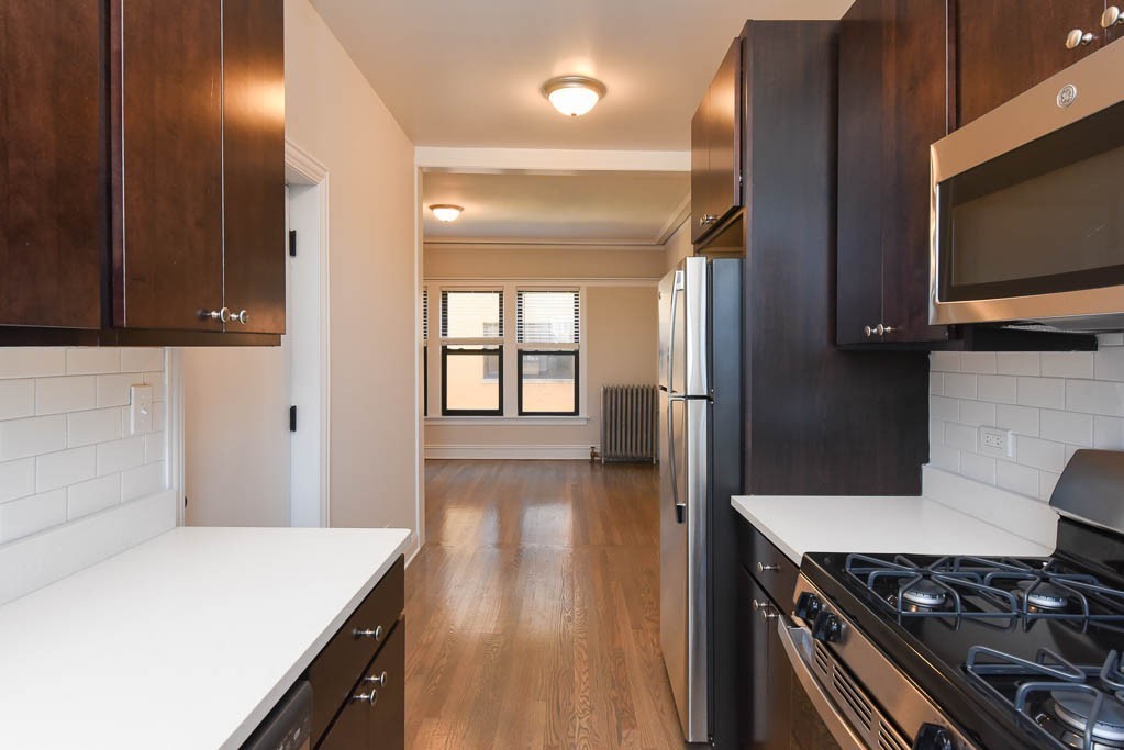 2418 N Sawyer Ave #2W - Photo 5 of 21
