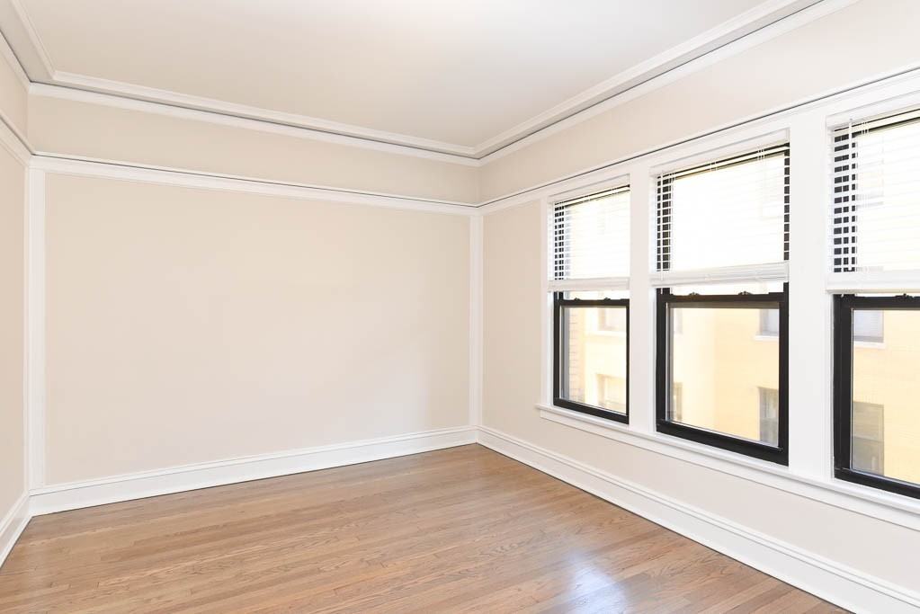 2418 N Sawyer Ave #2W - Photo 6 of 21