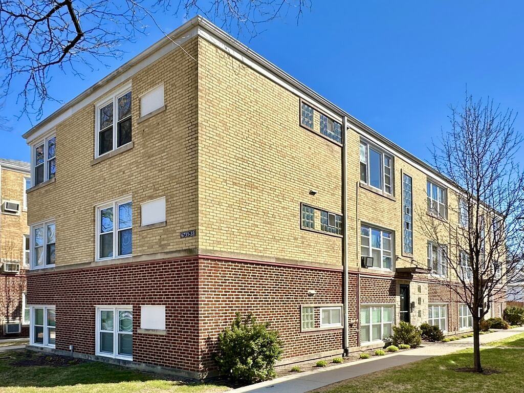 6733 N California Ave #GW