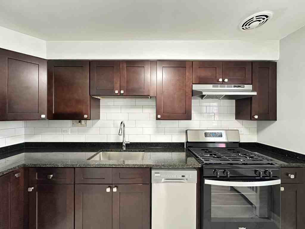 6733 N California Ave #GW - Photo 3 of 21