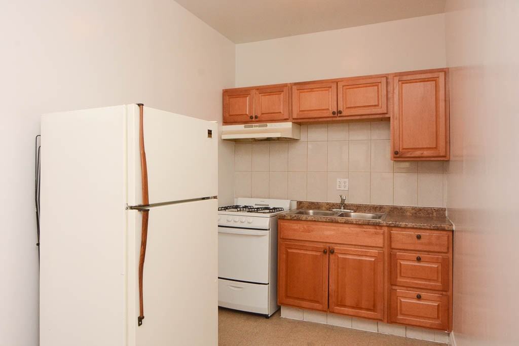 2704 N Sawyer Ave #207 - Photo 2 of 21