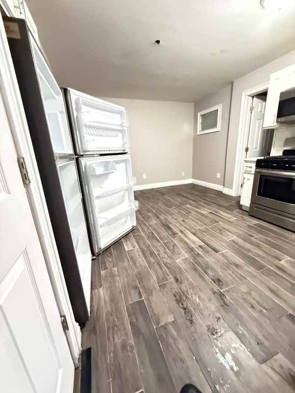 360 Netherland Ave - Photo 2 of 7