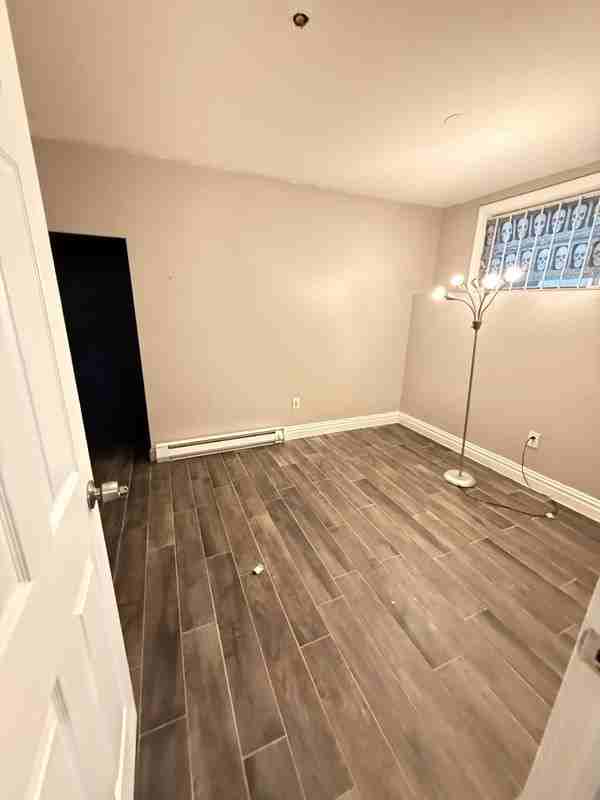 360 Netherland Ave - Photo 5 of 7