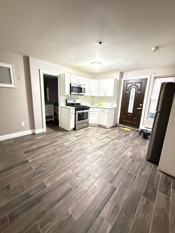 360 Netherland Ave - Photo 6 of 7