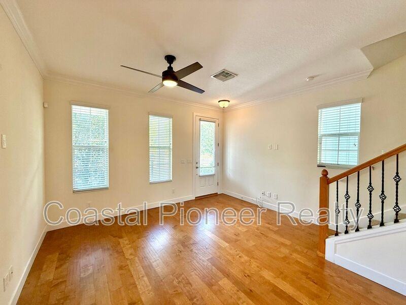 633 Jetstar Ln - Photo 7 of 31