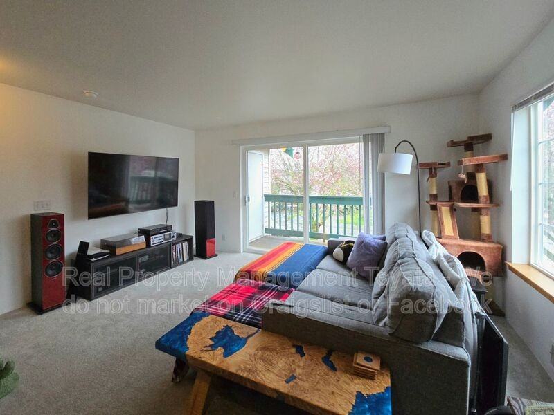 2824 Valencia St - Photo 3 of 22