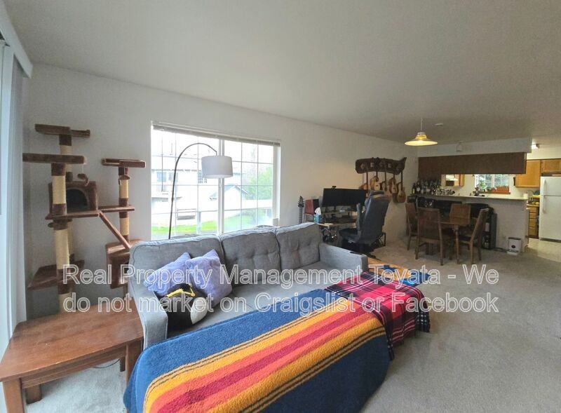 2824 Valencia St - Photo 5 of 22