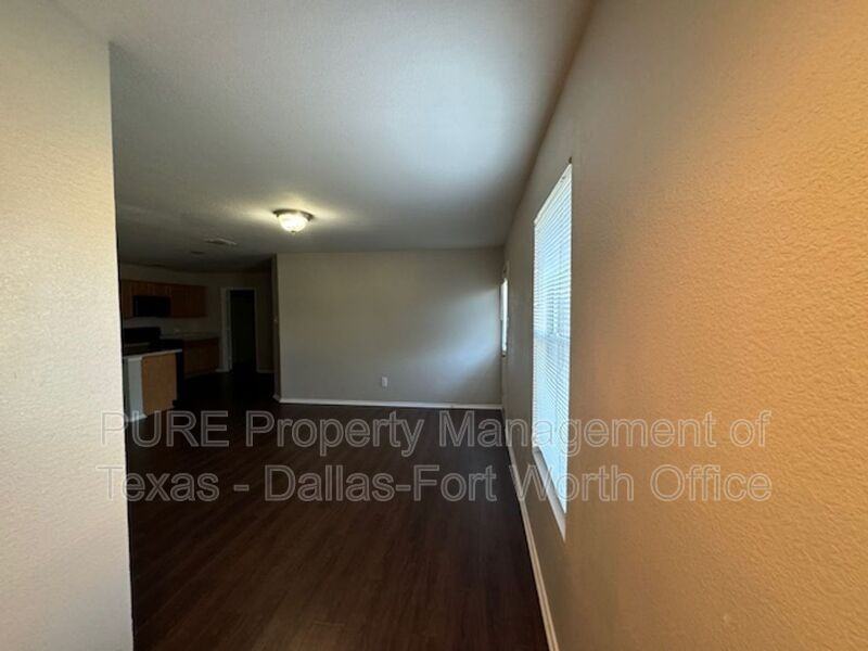 500 Brookbank Dr - Photo 2 of 19