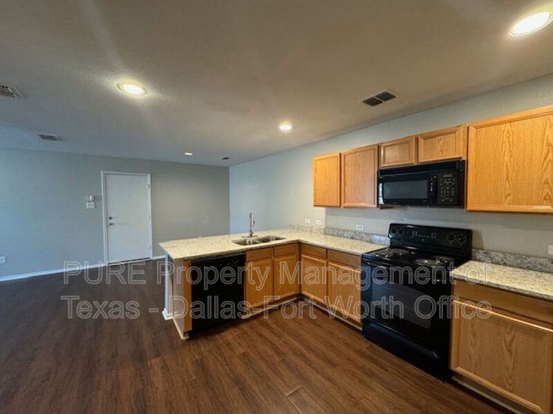 500 Brookbank Dr - Photo 4 of 19