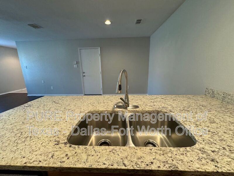 500 Brookbank Dr - Photo 6 of 19