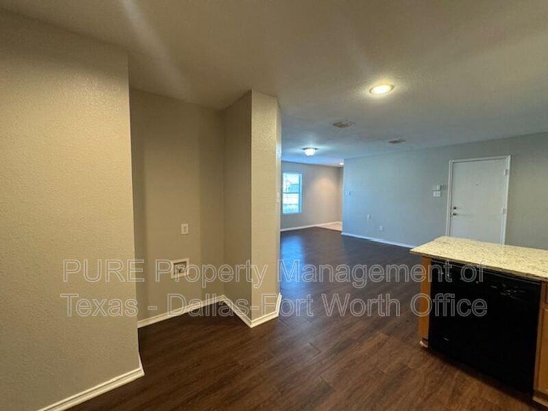 500 Brookbank Dr - Photo 7 of 19