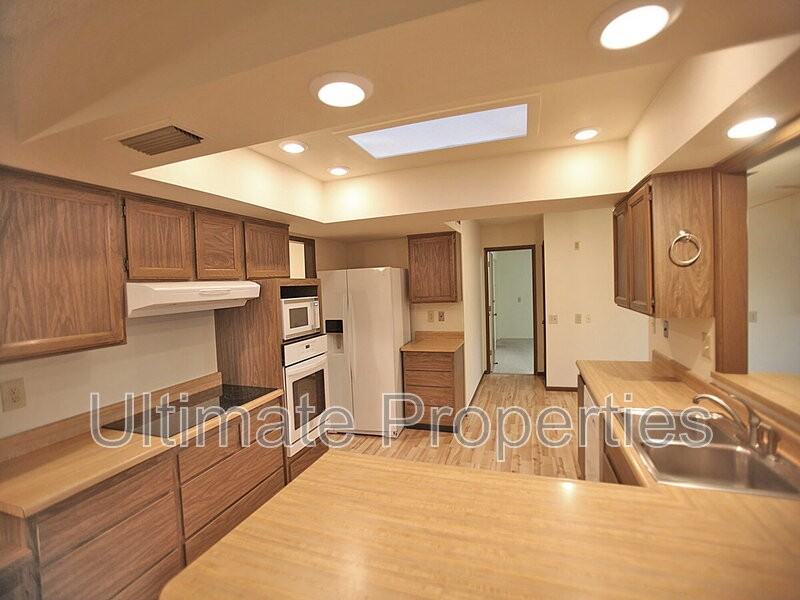 17202 N Foothills Dr - Photo 3 of 13