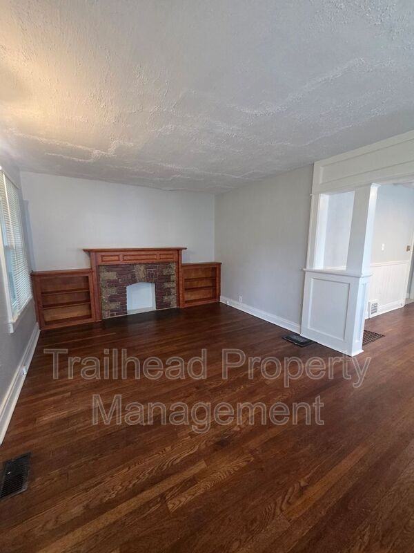 1207 N Main St - Photo 6 of 20