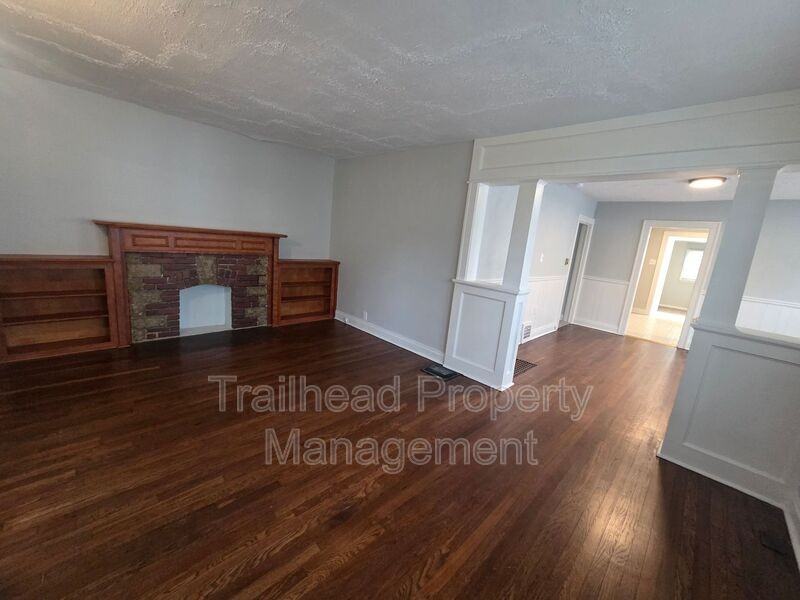 1207 N Main St - Photo 7 of 20