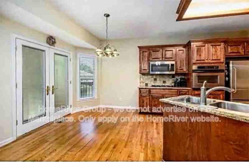 12512 Pine Valley Dr - Photo 4 of 10