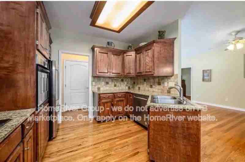 12512 Pine Valley Dr - Photo 5 of 10