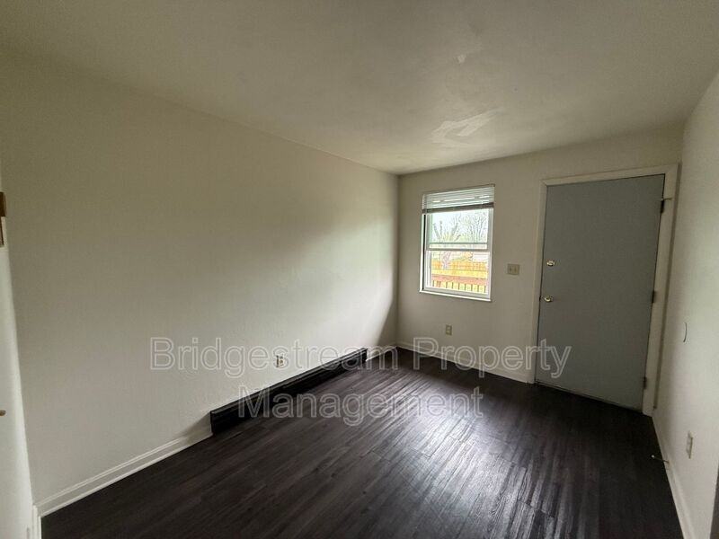 1299 Sanlor Ave - Photo 2 of 16