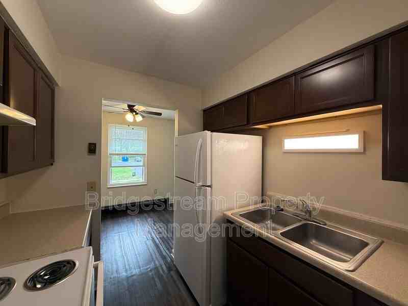 1299 Sanlor Ave - Photo 3 of 16