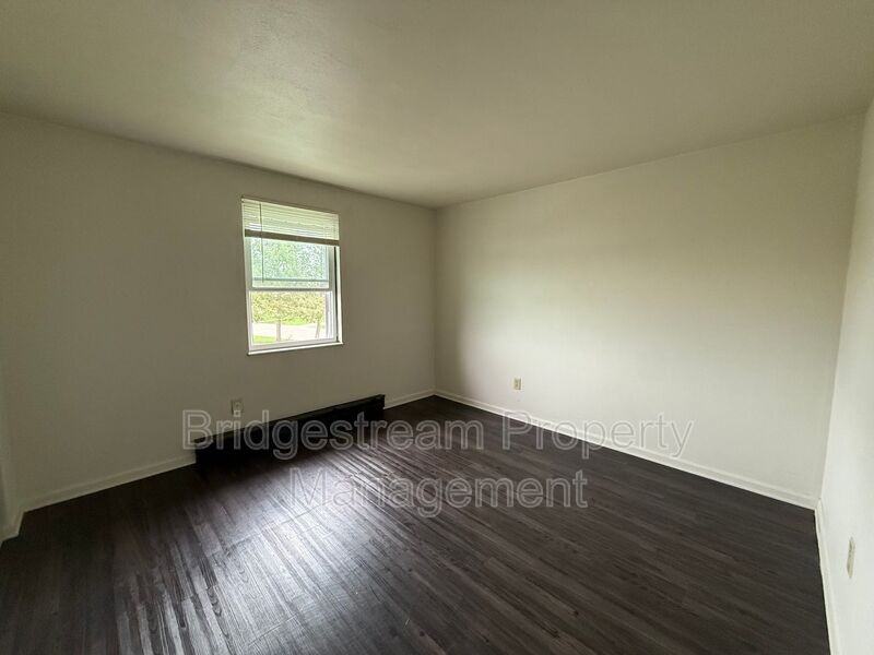 1299 Sanlor Ave - Photo 5 of 16