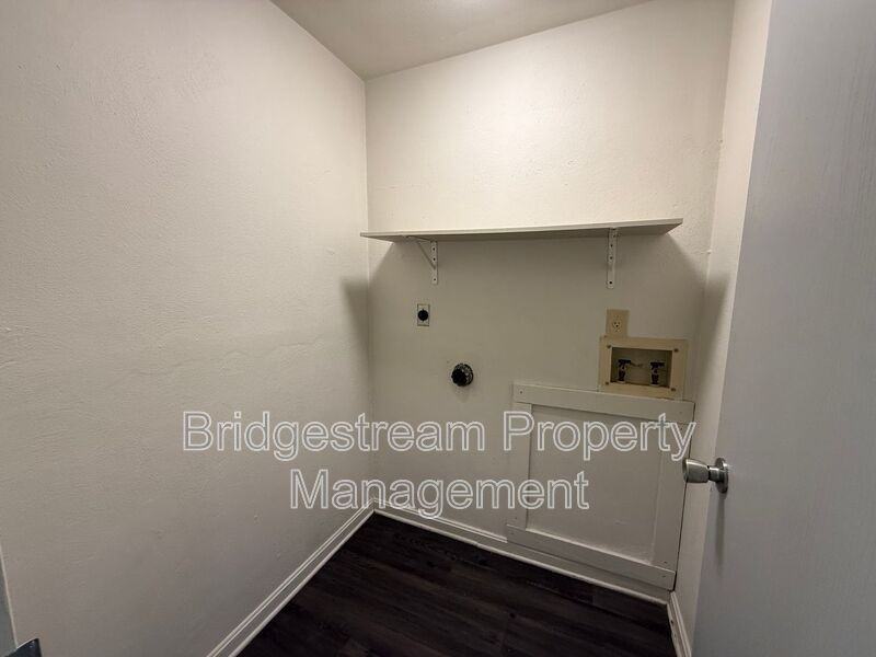 1299 Sanlor Ave - Photo 7 of 16