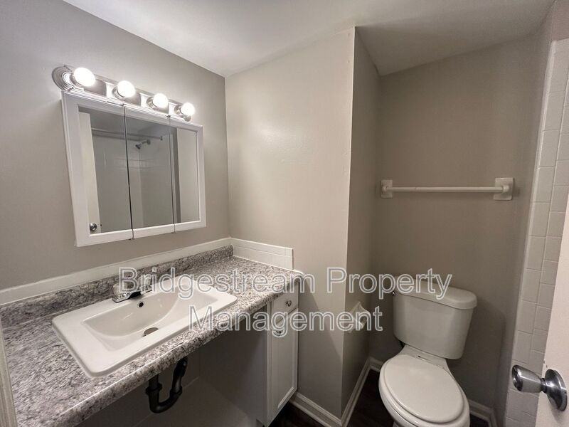 481 N Broadway St #7 - Photo 3 of 6