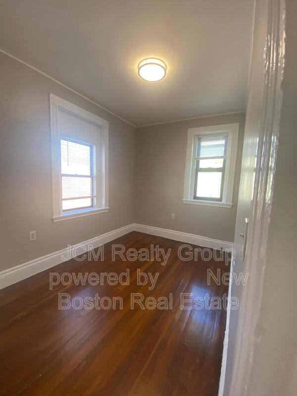 42 Waverly St - Photo 5 of 35