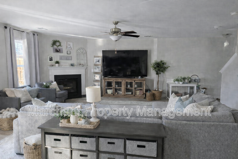 109 Bruinen Dr - Photo 3 of 8