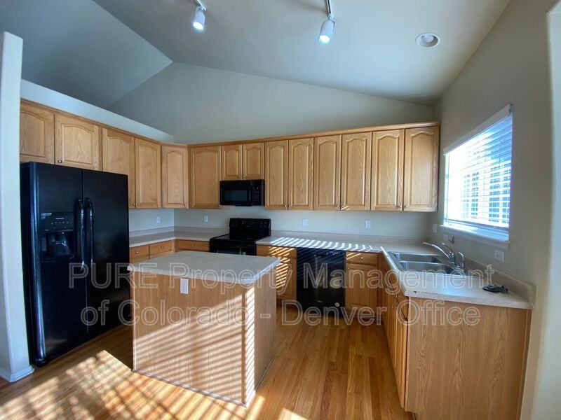 1276 Mulberry Ln - Photo 7 of 25