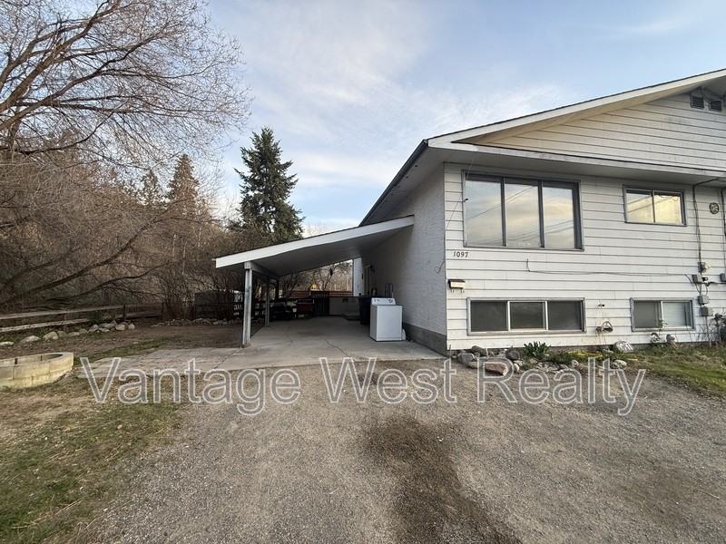 1097 Monterey Crt - Photo 7 of 15