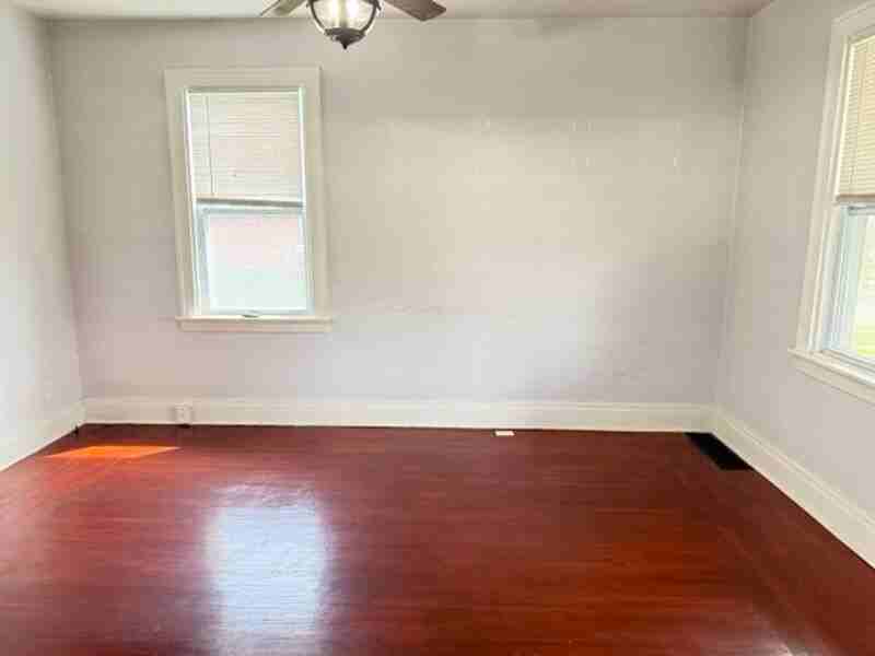 3304 Daytona Ave - Photo 3 of 15